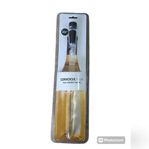 CORKCICLE. POUR Wine chiller